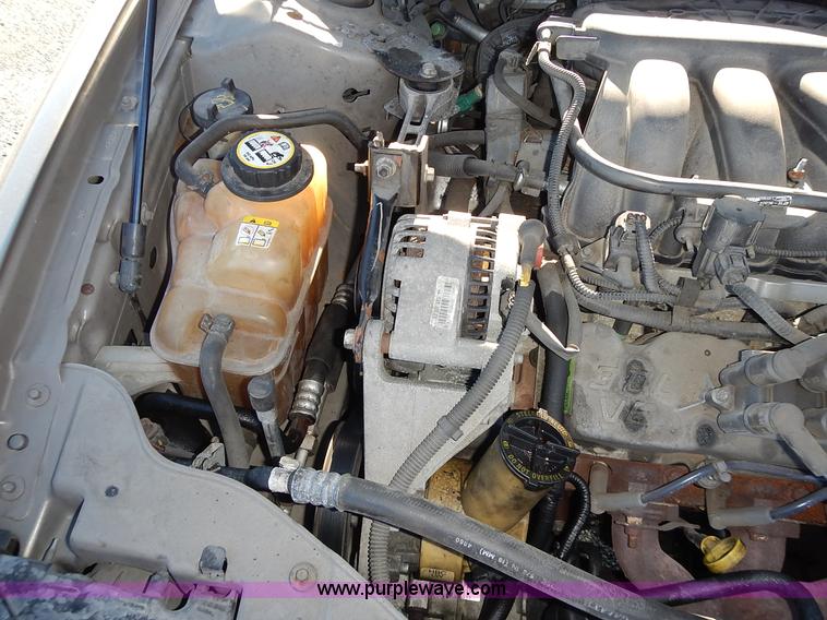 image for item L3555 2004 Ford Taurus SE