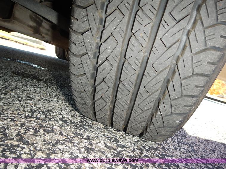 image for item L3555 2004 Ford Taurus SE