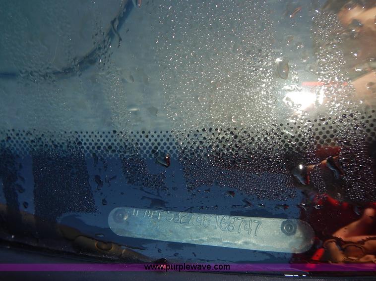 image for item L3555 2004 Ford Taurus SE