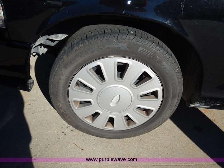 image for item L3558 2009 Ford Crown Victoria Police Interceptor