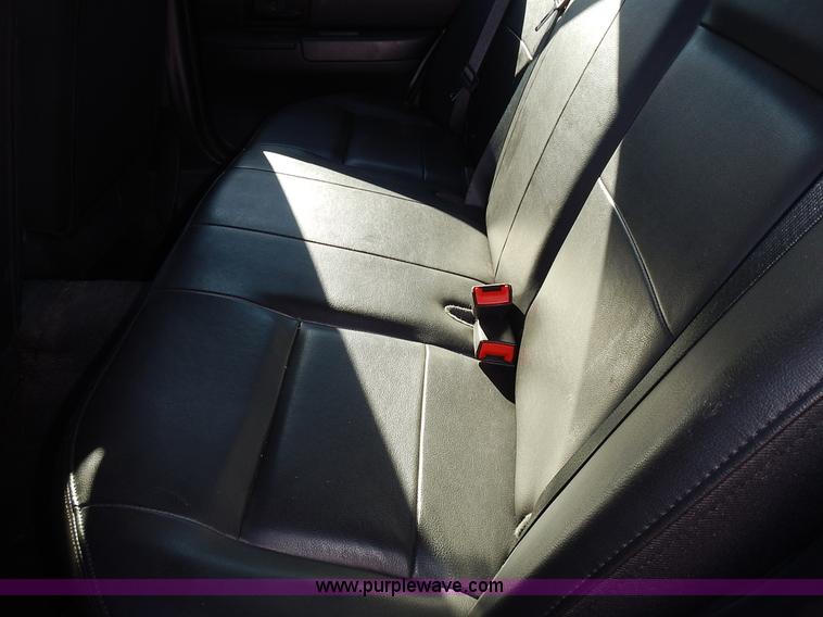 image for item L3559 2007 Ford Crown Victoria Police Interceptor