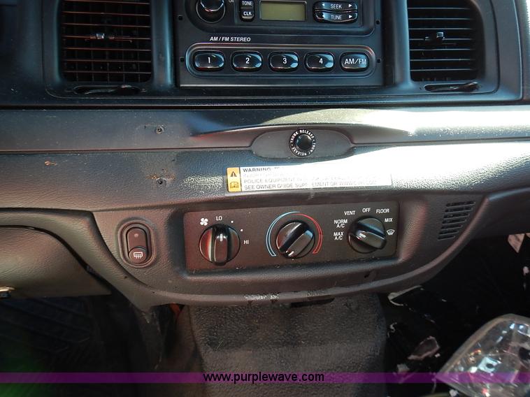 image for item L3559 2007 Ford Crown Victoria Police Interceptor