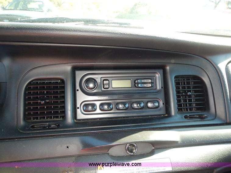 image for item L3559 2007 Ford Crown Victoria Police Interceptor