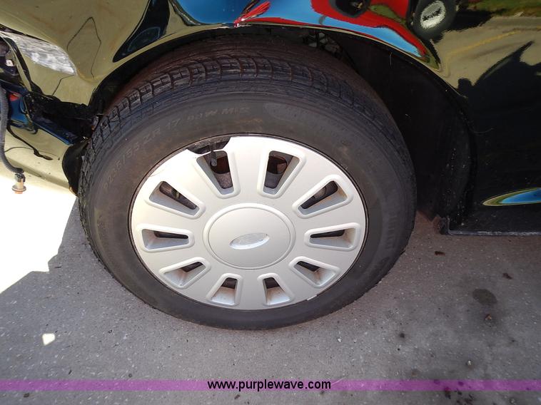 image for item L3559 2007 Ford Crown Victoria Police Interceptor