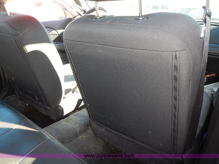 image for item L3559 2007 Ford Crown Victoria Police Interceptor