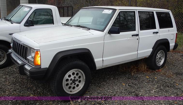 image for item L3568 1996 Jeep Cherokee Sport SUV
