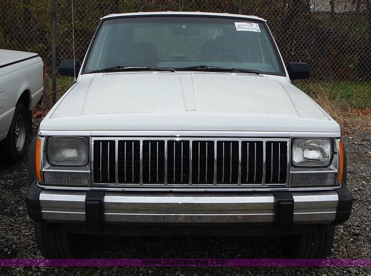 image for item L3568 1996 Jeep Cherokee Sport SUV