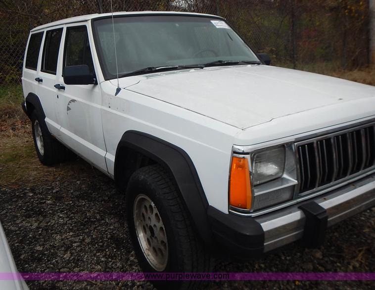 image for item L3568 1996 Jeep Cherokee Sport SUV