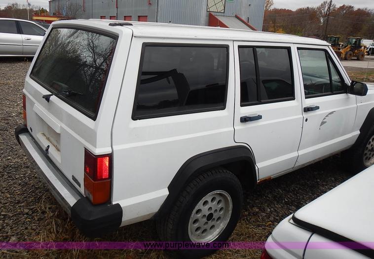 image for item L3568 1996 Jeep Cherokee Sport SUV