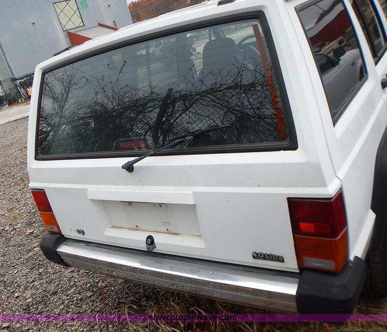 image for item L3568 1996 Jeep Cherokee Sport SUV
