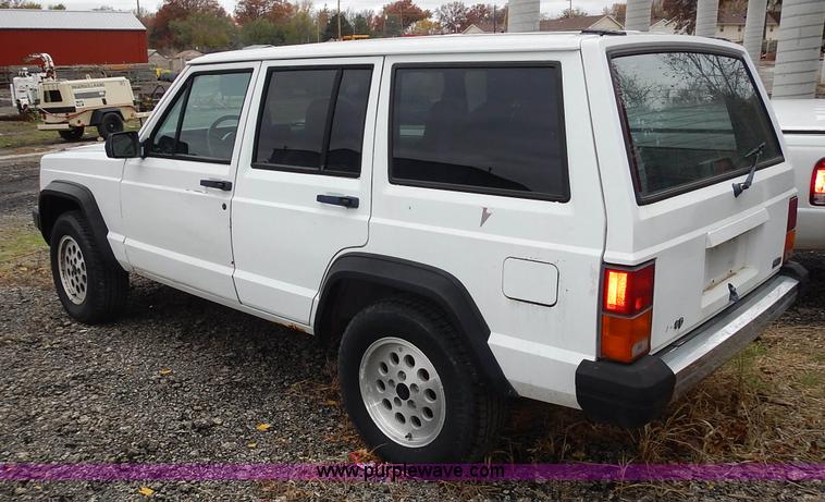 image for item L3568 1996 Jeep Cherokee Sport SUV