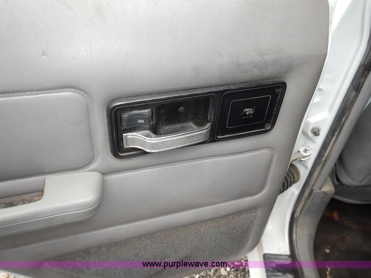 image for item L3568 1996 Jeep Cherokee Sport SUV