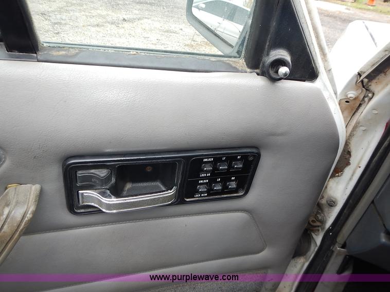 image for item L3568 1996 Jeep Cherokee Sport SUV