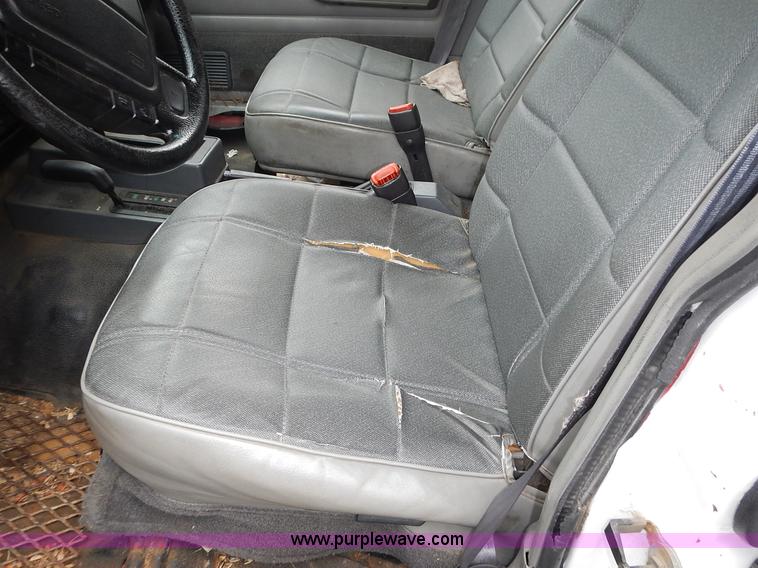 image for item L3568 1996 Jeep Cherokee Sport SUV