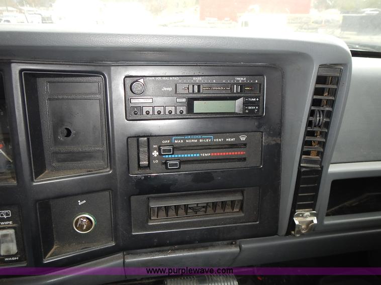 image for item L3568 1996 Jeep Cherokee Sport SUV