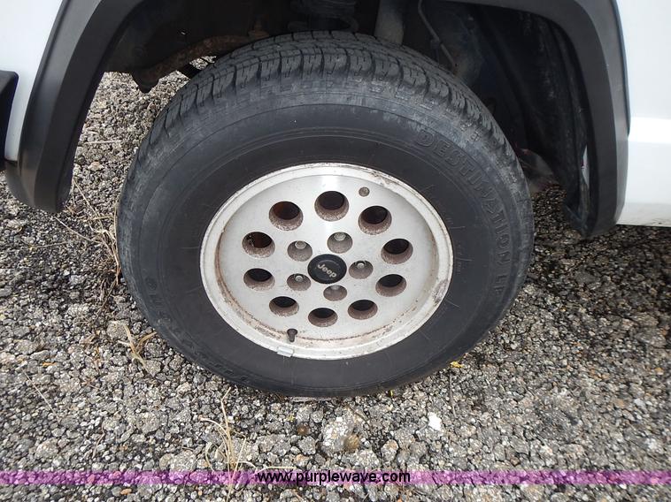 image for item L3568 1996 Jeep Cherokee Sport SUV