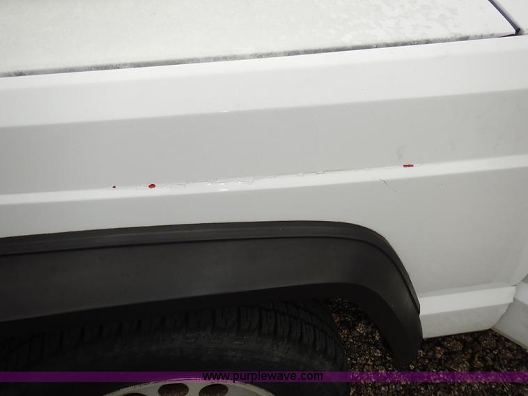 image for item L3568 1996 Jeep Cherokee Sport SUV