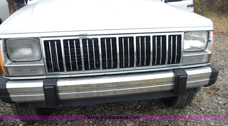 image for item L3568 1996 Jeep Cherokee Sport SUV
