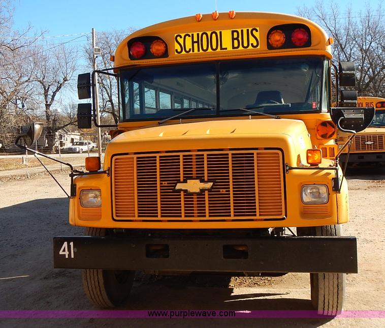 image for item L3570 2000 Chevrolet Bluebird school bus