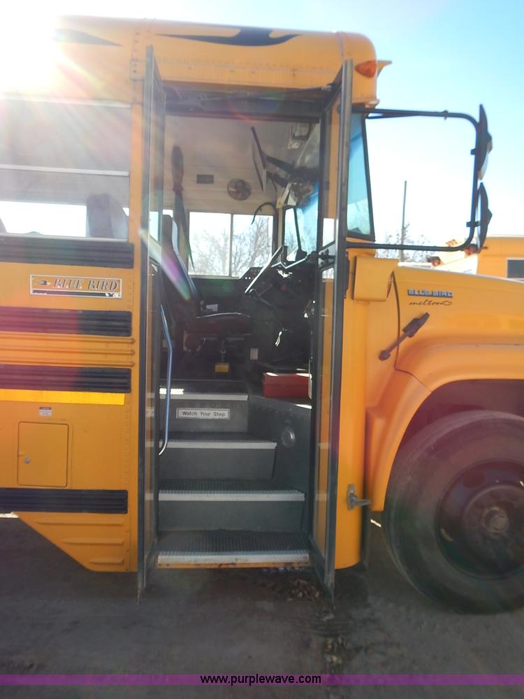 image for item L3570 2000 Chevrolet Bluebird school bus