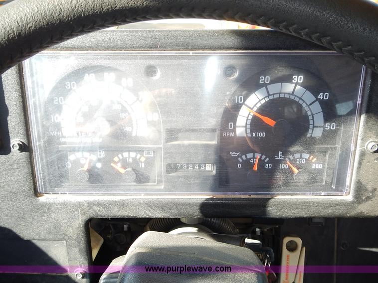 image for item L3570 2000 Chevrolet Bluebird school bus