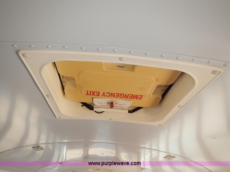 image for item L3570 2000 Chevrolet Bluebird school bus