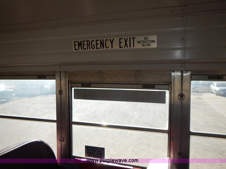 image for item L3570 2000 Chevrolet Bluebird school bus