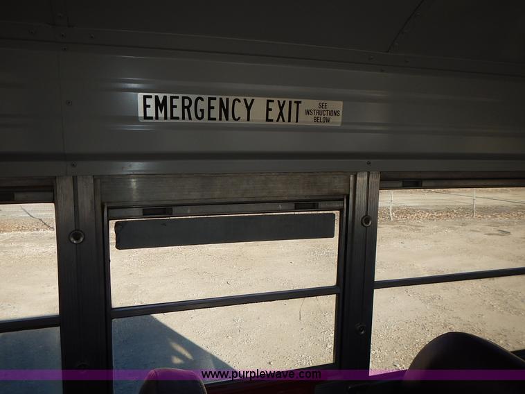 image for item L3570 2000 Chevrolet Bluebird school bus