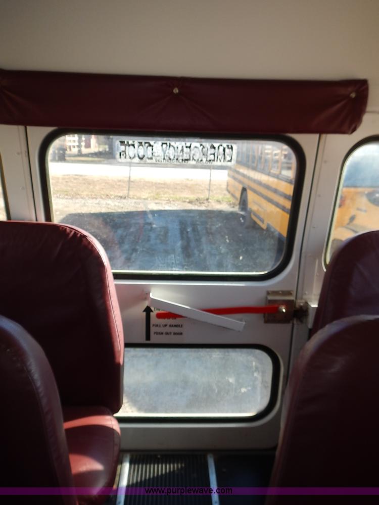 image for item L3570 2000 Chevrolet Bluebird school bus