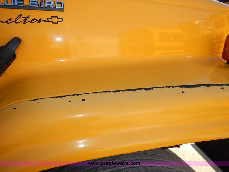 image for item L3570 2000 Chevrolet Bluebird school bus