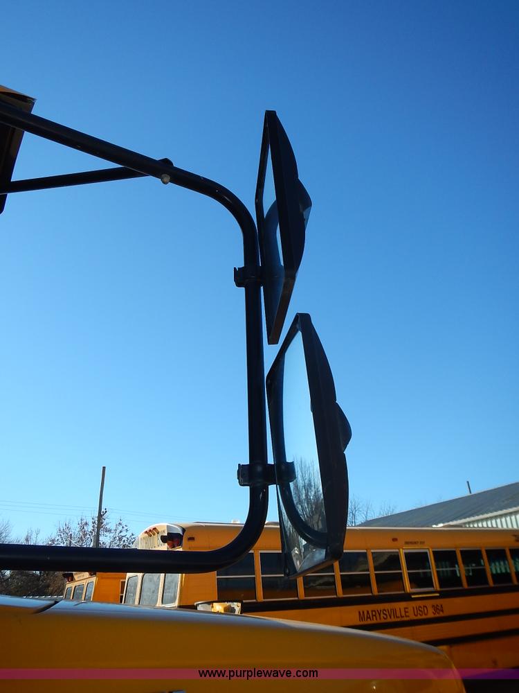 image for item L3570 2000 Chevrolet Bluebird school bus