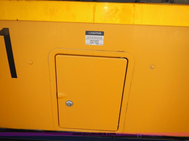 image for item L3570 2000 Chevrolet Bluebird school bus