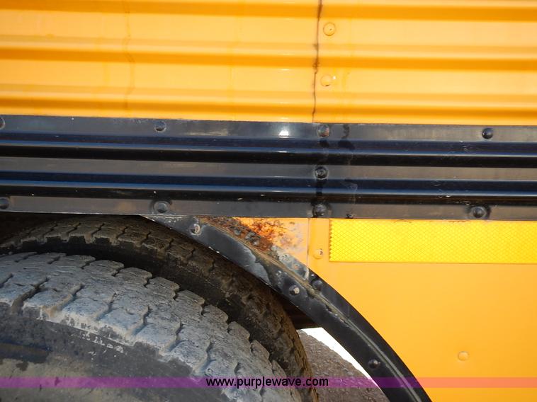 image for item L3570 2000 Chevrolet Bluebird school bus