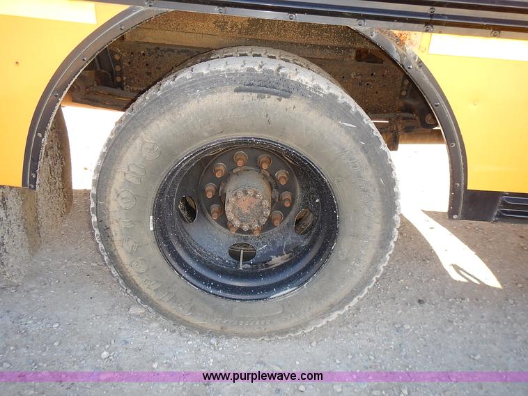 image for item L3570 2000 Chevrolet Bluebird school bus