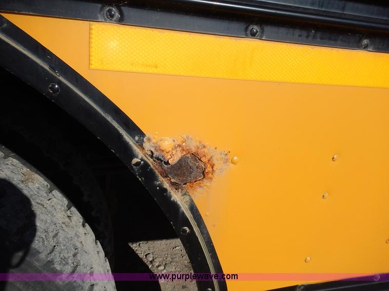 image for item L3570 2000 Chevrolet Bluebird school bus