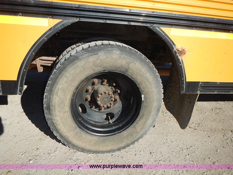 image for item L3570 2000 Chevrolet Bluebird school bus