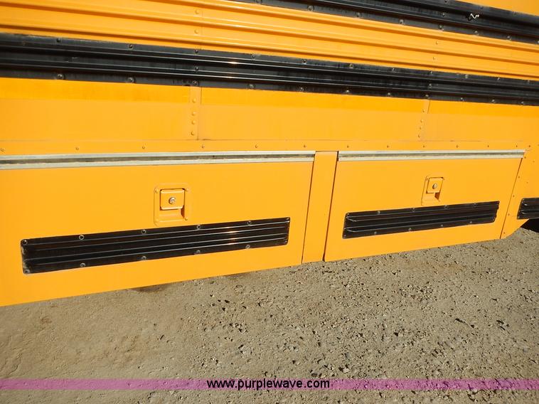 image for item L3570 2000 Chevrolet Bluebird school bus
