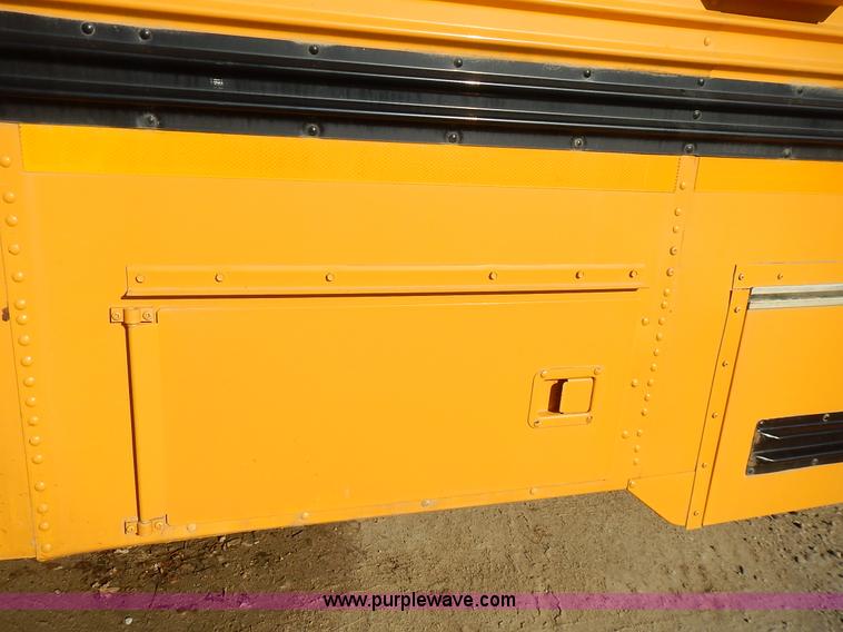 image for item L3570 2000 Chevrolet Bluebird school bus