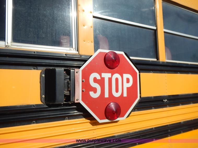image for item L3570 2000 Chevrolet Bluebird school bus