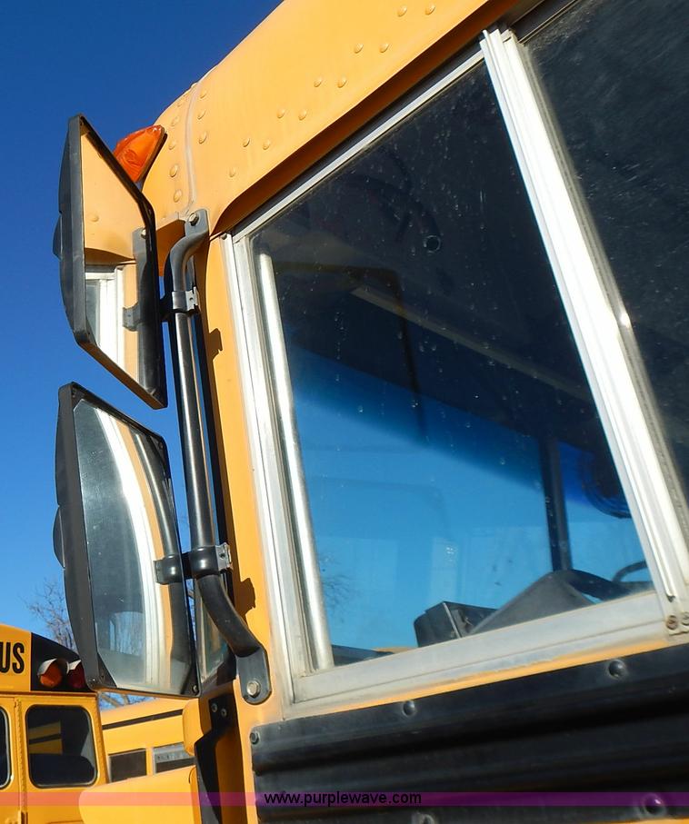 image for item L3570 2000 Chevrolet Bluebird school bus