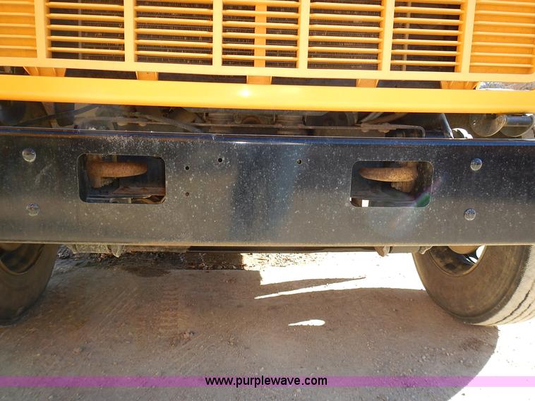 image for item L3570 2000 Chevrolet Bluebird school bus