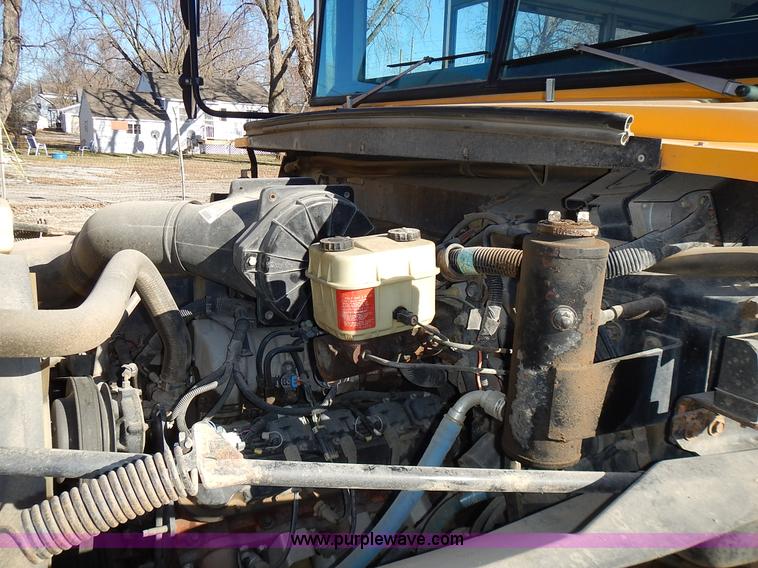 image for item L3570 2000 Chevrolet Bluebird school bus