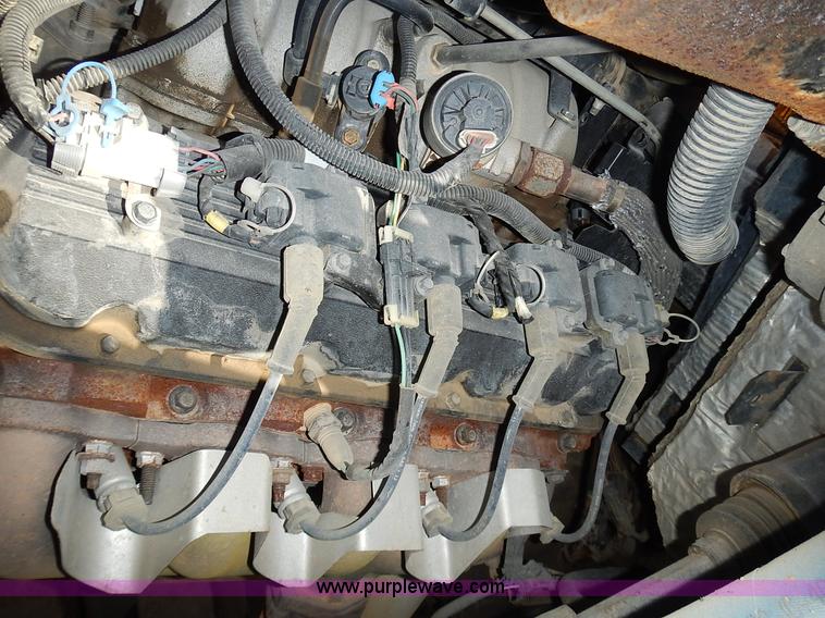image for item L3570 2000 Chevrolet Bluebird school bus