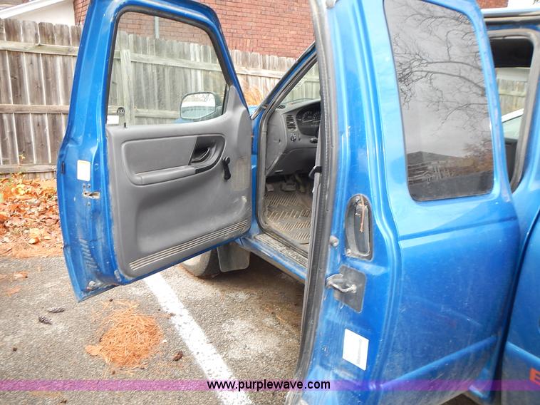 image for item L3571 2001 Ford Ranger Edge SuperCab pickup truck