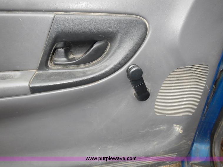 image for item L3571 2001 Ford Ranger Edge SuperCab pickup truck