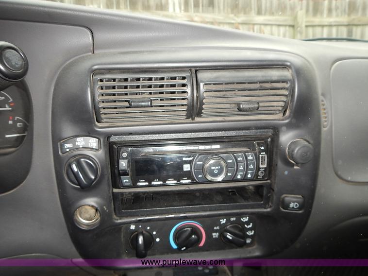 image for item L3571 2001 Ford Ranger Edge SuperCab pickup truck