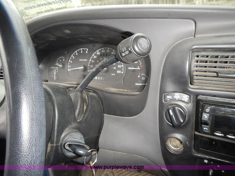 image for item L3571 2001 Ford Ranger Edge SuperCab pickup truck