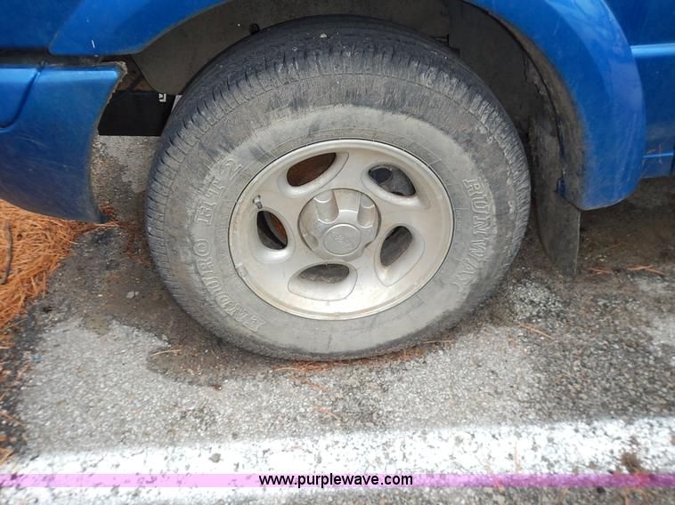 image for item L3571 2001 Ford Ranger Edge SuperCab pickup truck