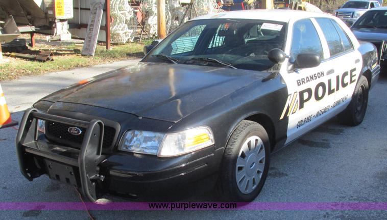 image for item L5320 2007 Ford Crown Victoria Police Interceptor
