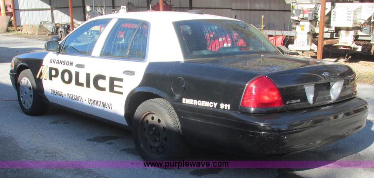 image for item L5320 2007 Ford Crown Victoria Police Interceptor